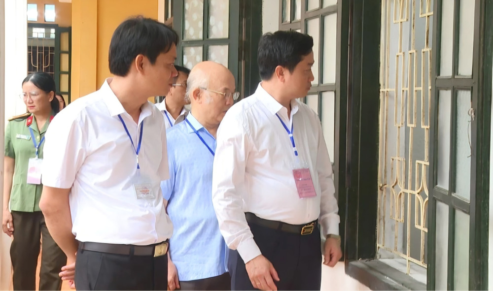 Đoàn công tác kiểm tra tại Trường THPT Lý Thường Kiệt 1000032476.jpg