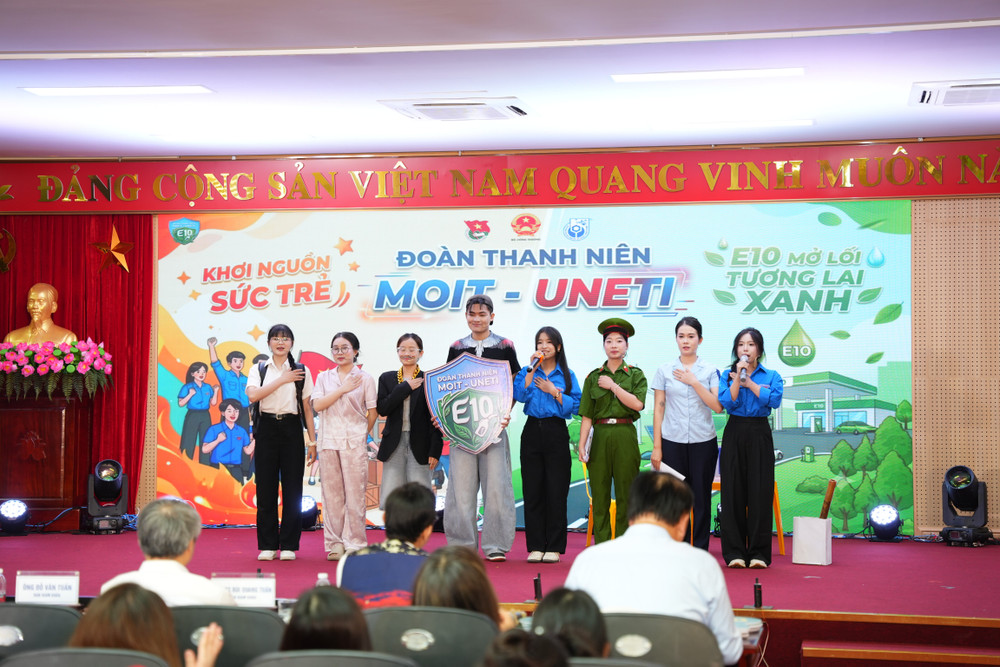 Nhiều đội thi đã lựa chọn cách tiếp cận trẻ trung, dễ hiểu, để truyền tải thông điệp sử dụng nhiên liệu xanh tới cộng đồng. Ảnh: DMS 28f07104-1-1.jpg