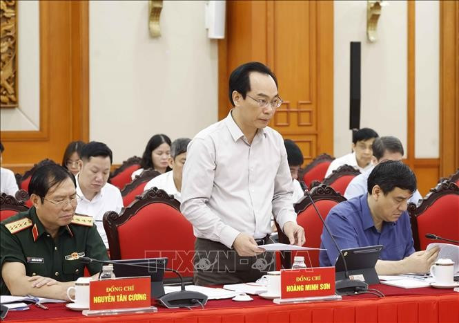 Đồng chí Hoàng Minh Sơn, Ủy viên Trung ương Đảng, Bộ trưởng Bộ Giáo dục và Đào tạo báo cáo tại cuộc làm việc. Ảnh: Thống Nhất/TTXVN Đồng chí Hoàng Minh Sơn, Ủy viên Trung ương Đảng, Bộ trưởng Bộ Giáo dục và Đào tạo báo cáo tại cuộc làm việc. Ảnh: Thống Nhất/TTXVN