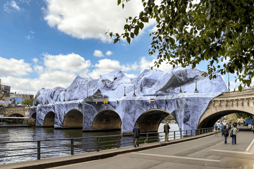 1280418-la-caverne-du-pont-neuf-le-montage-de-l-in.png