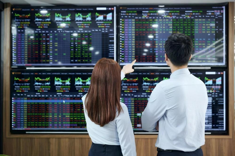 VN-Index nhiều khả năng sẽ xuất hiện các nhịp rung lắc mạnh trong những phiên tới, với vùng hỗ trợ quan trọng gần nhất quanh mốc 1.800 điểm. Ảnh minh hoạ. chung-khoan.jpg