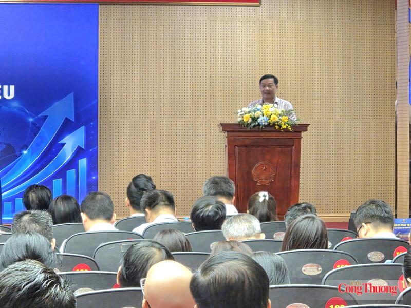 Ông Lê Trọng Yên, Phó Chủ tịch Thường trực UBND tỉnh Lâm Đồng trình bày tham luận tại hội nghị. Ảnh: Quốc Hoàn