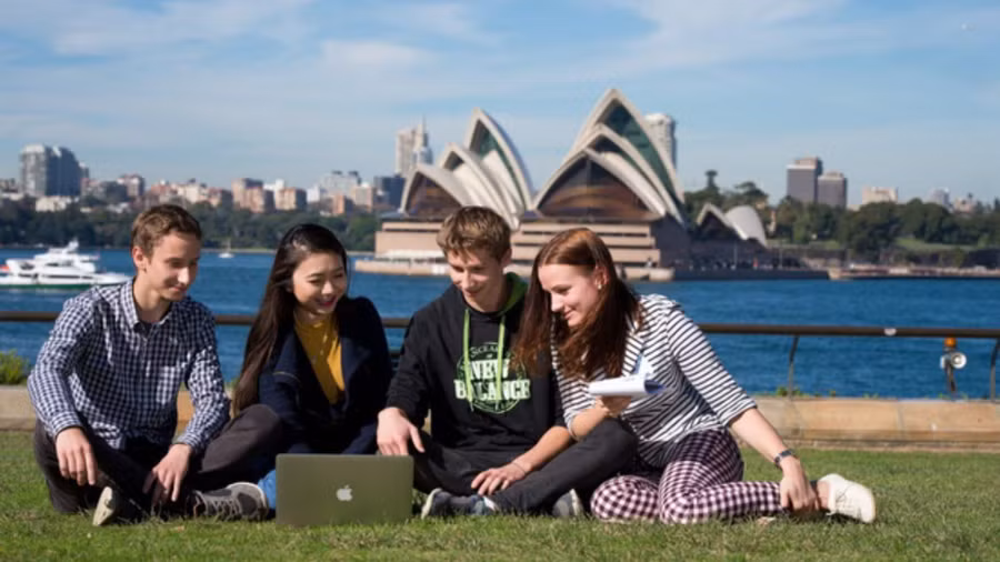 Du học sinh Australia. 676a78af-e3b5-4795-9a73-b0dd5fc4ecd1.jpg