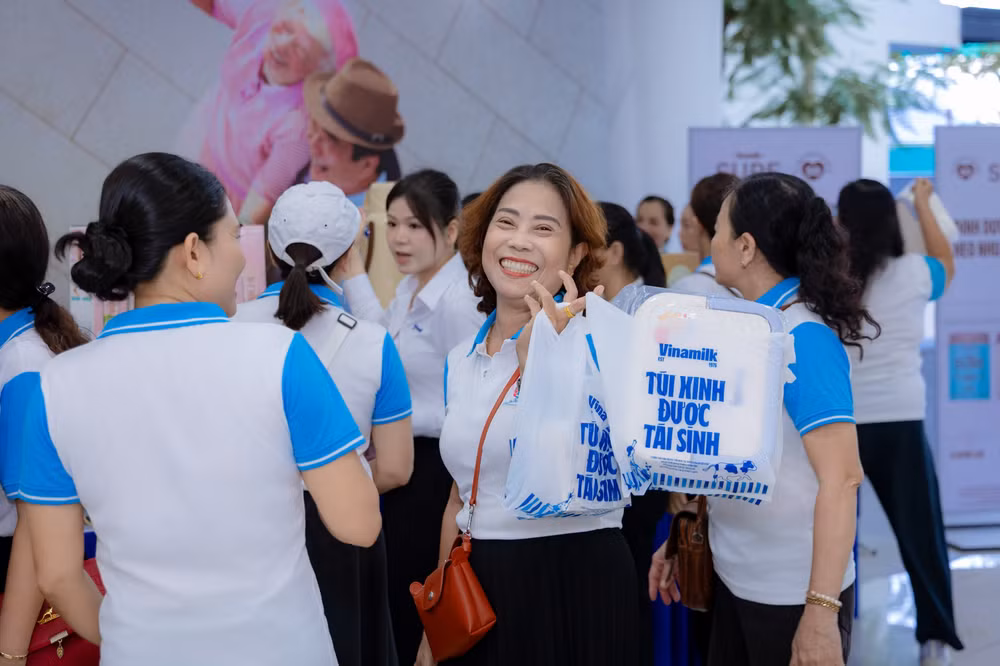 Vinamilk mang đến giải pháp dinh dưỡng cân bằng, cho tuổi hoàng kim thêm rực rỡ (Ảnh: VN). Vinamilk mang đến giải pháp dinh dưỡng cân bằng, cho tuổi hoàng kim thêm rực rỡ (Ảnh: VN).