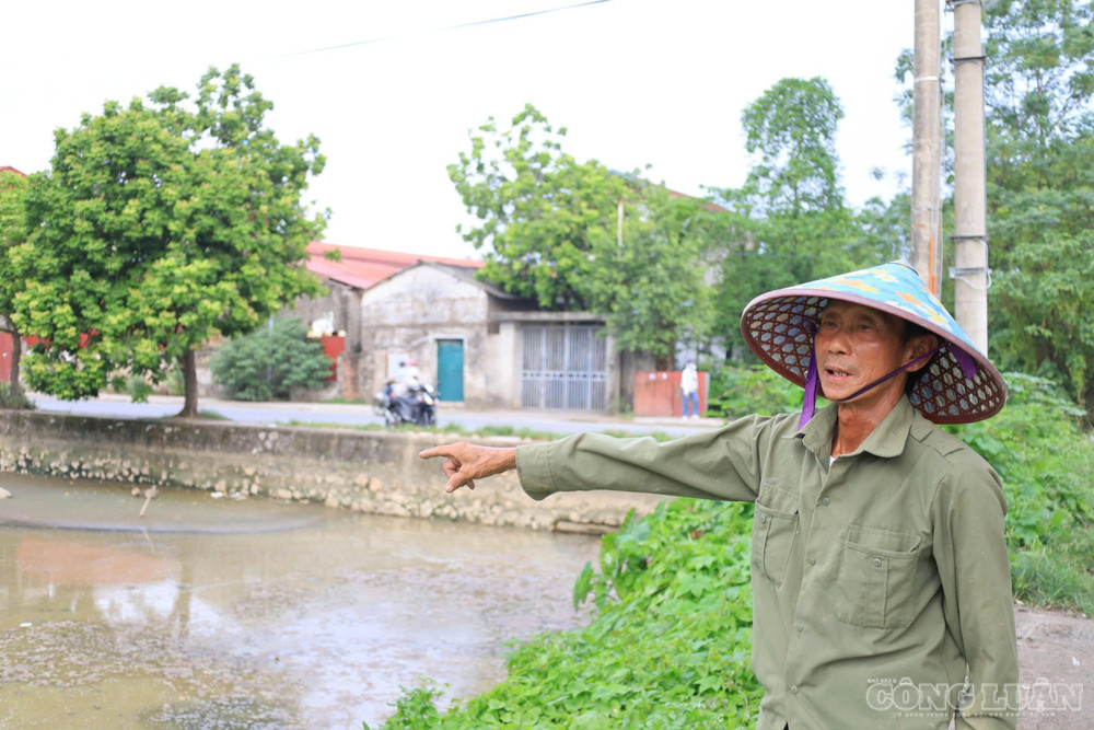Người dân cho biết, trước tình trạng ô nhiễm kéo dài, họ gần như không có biện pháp nào khác ngoài việc đóng kín cửa mỗi ngày và mòn mỏi chờ dòng sông được hồi sinh. clo_br_z8019558095817-b055b3a0c8a4abde8941ec8f0e59774a.jpg