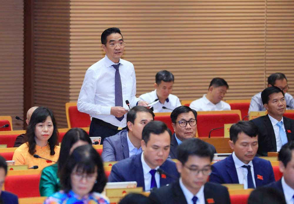 Giám đốc Sở Quy hoạch – Kiến trúc Hà Nội Nguyễn Trọng Kỳ Anh trả lời chất vấn. Ảnh: Thành Thái so-1.jpg