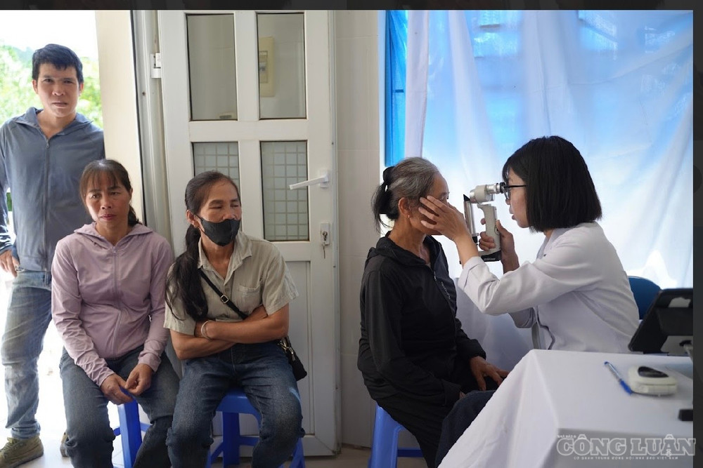 Tổ chức khám mắt miễn phí cho 300 người dân với sự đồng hành của đoàn bác sĩ tình nguyện Bệnh viện Mắt Sài Gòn - Hà Nội. clo_br_img-3415.jpg