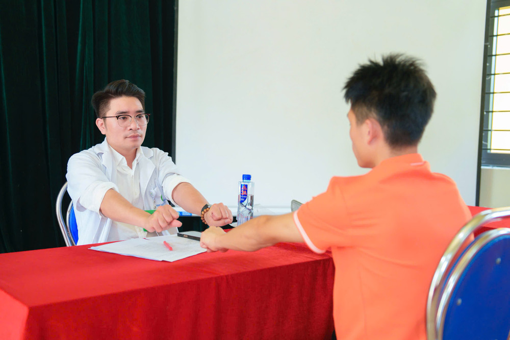 Can thiệp sớm không chỉ giúp giảm các triệu chứng hiện tại mà còn góp phần ngăn ngừa những hệ lụy kéo dài suốt cuộc đời. Ảnh: Q.Lân 1784463633311-17559107433489073-g5411501239908306582-516a17bf0721981286c8e6308bf372c6.jpg