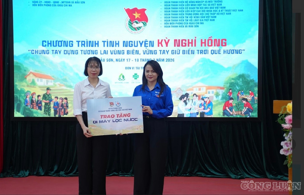 Đoàn Thanh niên Cơ quan Trung ương Hội Nhà báo Việt Nam trao tặng 1 máy lọc nước clo_br_img-3410.jpg