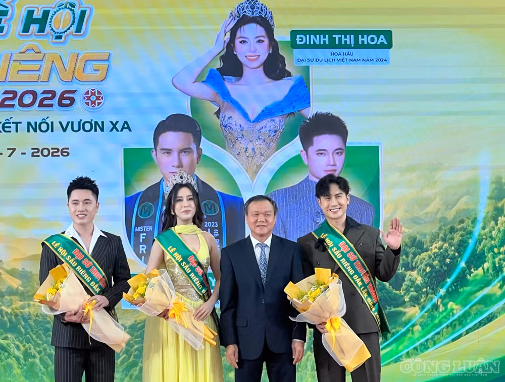 Ba đại sứ truyền thông của Lễ hội Sầu riêng Đắk Lắk 2026. Ảnh: Đình Trung clo_br_1784532959076-1476246902462184064-1476246902462184064-03608ce1e59db00cae62823aa8a141ba.jpg
