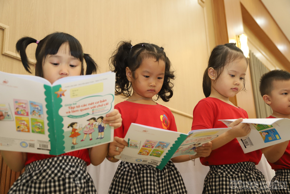 Chính sách miễn phí sách giáo khoa được triển khai theo mô hình thư viện dùng chung: Nhà nước đầu tư mua sắm sách giáo khoa để trang bị cho thư viện các cơ sở giáo dục. clo_br_img-8422.jpg
