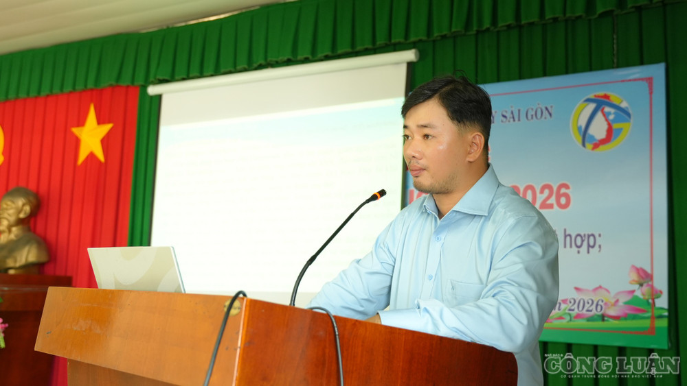 Các chuyên gia Y học cổ truyền - Dược sĩ Võ Chí Tâm và Bác sĩ Sầm Thị Thuý Liễu trao đổi về tiềm năng chữa bệnh từ cây thuốc nam. Các chuyên gia Y học cổ truyền - Dược sĩ Võ Chí Tâm và Bác sĩ Sầm Thị Thuý Liễu trao đổi về tiềm năng chữa bệnh từ cây thuốc nam.