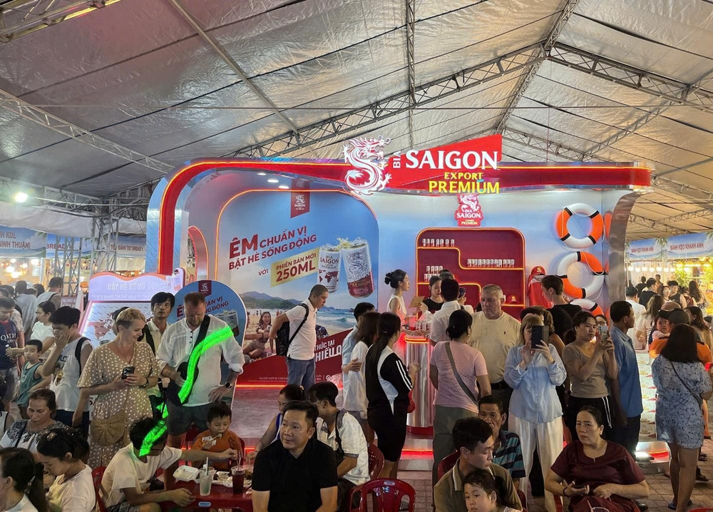 Gian hàng giới thiệu Bia Saigon Export Premium (Bia Saigon EP) thu hút đông đảo du khách tham gia trải nghiệm. Ảnh: SABECO Gian hàng giới thiệu Bia Saigon Export Premium (Bia Saigon EP) thu hút đông đảo du khách tham gia trải nghiệm. Ảnh: SABECO
