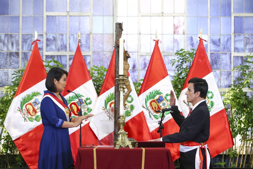 Tân Ngoại trưởng Peru Carlos Espá (phải). Ảnh: X/CancilleriaPeru howwseuxsaes7vm.jpg