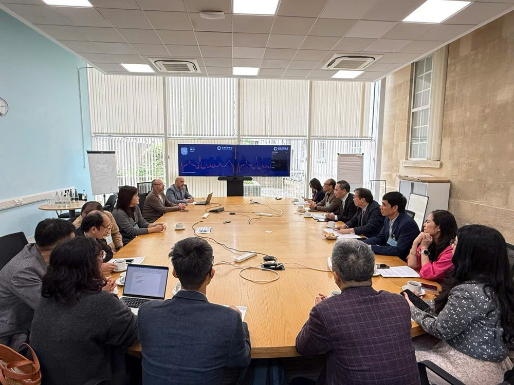 NXBGDVN làm việc tại NXB Đại học Oxford (Anh) 02-2153.jpg