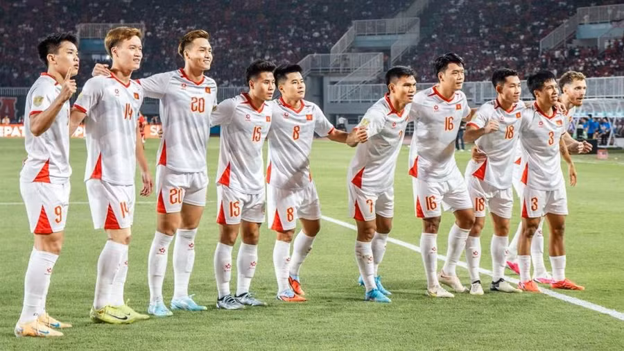 Các cầu thủ tuyển Việt Nam ăn mừng chiến thắng 3-0 trước Indonesia trên sân Pakansari tối 3/8. Ảnh: ASEAN United FC. viet-nam.jpg