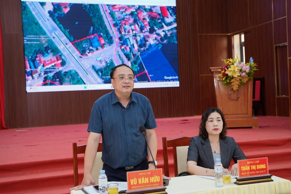 Ông Vũ Văn Hữu – Chủ tịch UBND xã Chuyên Mỹ phát biểu tại hội nghị. 01.jpg