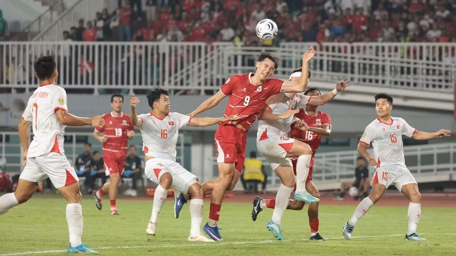 Indonesia (áo đỏ) nhận trận thua đậm nhất trên sân nhà trong lịch sử 30 năm giải vô địch các quốc gia Đông Nam Á. Ảnh: KapanLagi.com. indonesia.jpg