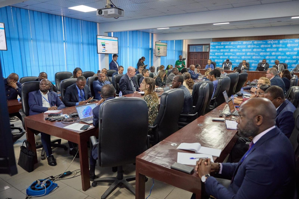 Tổng Giám đốc Tổ chức Y tế Thế giới (WHO), ông Tedros Adhanom Ghebreyesus trong cuộc họp tại CHDC Congo hôm 5/8. Ảnh: X/DrTedros ho9zevjw8aauuzp.jpg