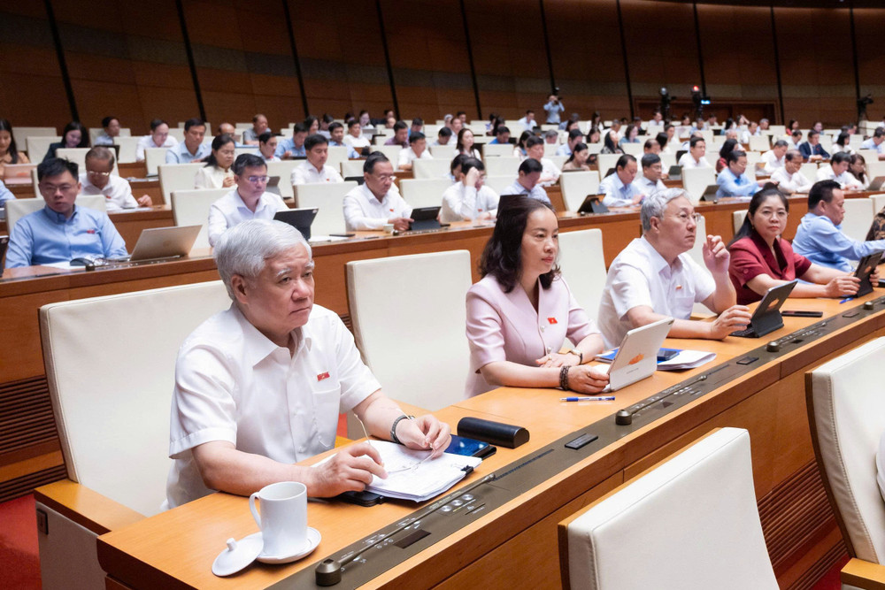 Phó Chủ tịch Thường trực Quốc hội Đỗ Văn Chiến và các Đại biểu Quốc hội tỉnh Bắc Ninh tham dự Phiên họp sáng 6/8 (ảnh QH). 52.jpg