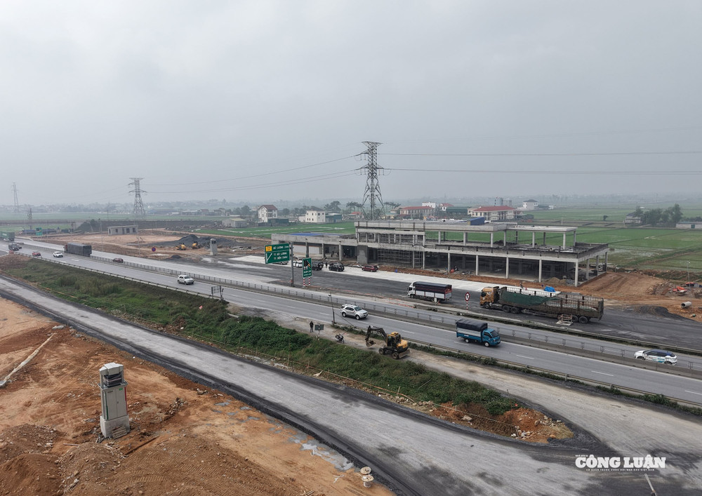 Hệ thống trạm dừng nghỉ trên tuyến cao tốc Bắc - Nam đang được triển khai. dji_20260211094333_0937_d.jpg