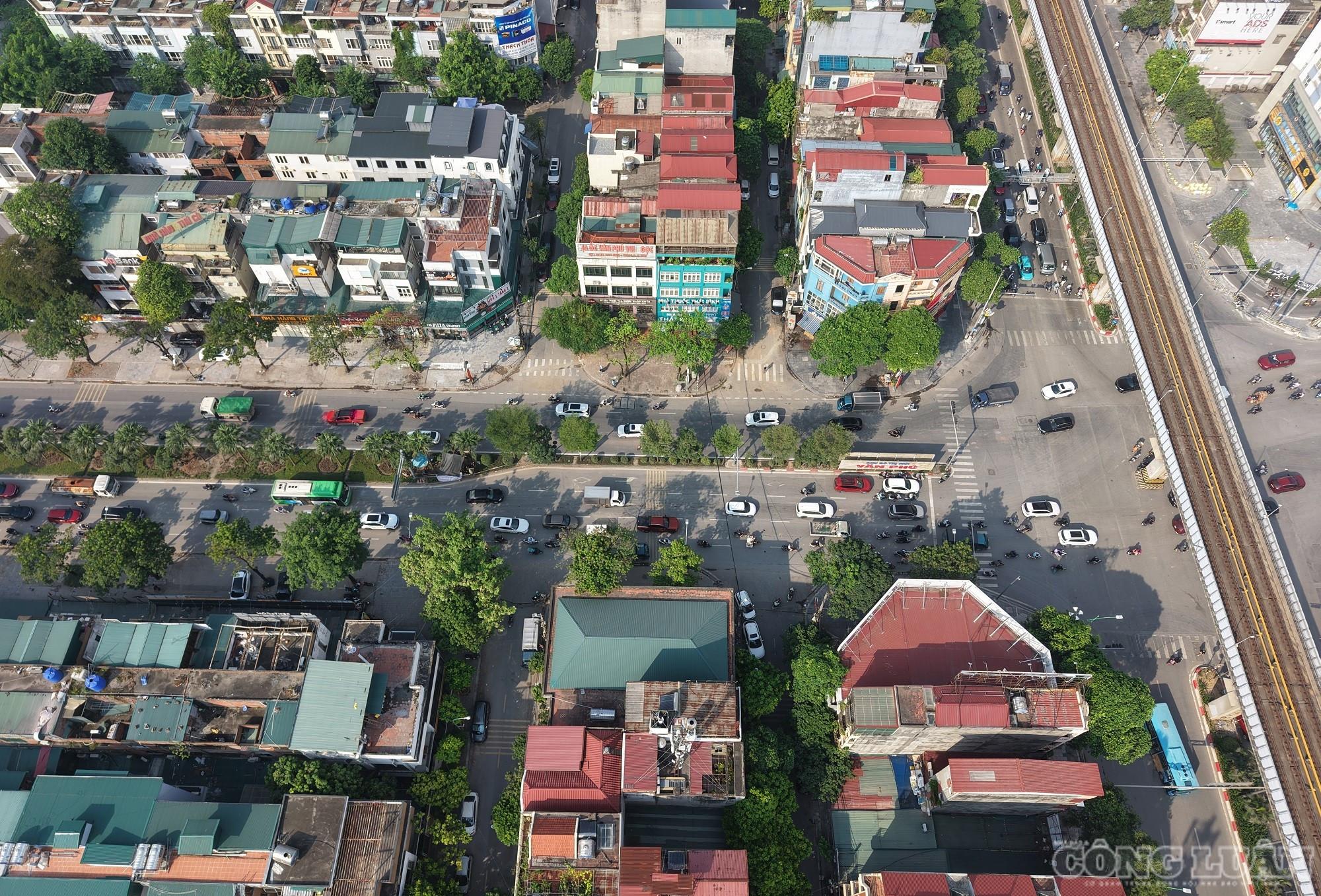 Quy mô xây dựng cầu vượt với 4 làn xe, mặt cắt ngang 16m trên trục đường Lê Trọng Tấn - đường Văn Khê. Tổng chiều dài cầu vượt và đường dẫn cầu 1km, kinh phí đầu tư gần 822 tỷ đồng và thời gian thực hiện từ năm 2026 - 2028. clo_br_dji-20260814081946-0312-d.jpg