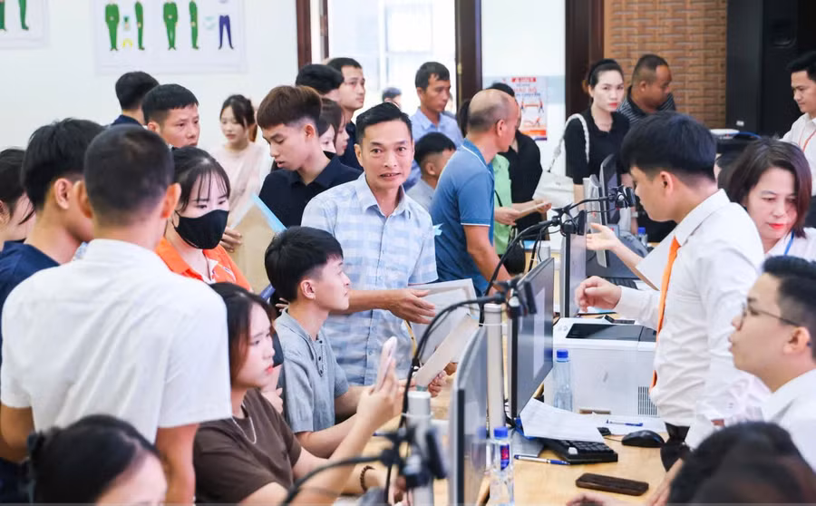 Tân sinh viên làm quen với giảng đường, phòng thực hành, phòng lab, giảng viên và những hoạt động chuyên môn... 4.jpg