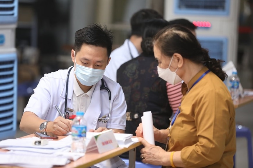 Người dân Hà Nội sắp được hội chẩn với bác sĩ tuyến đầu ngay tại Trạm y tế xã, phường. Ảnh minh họa: Minh Quyết. anh1.jpg