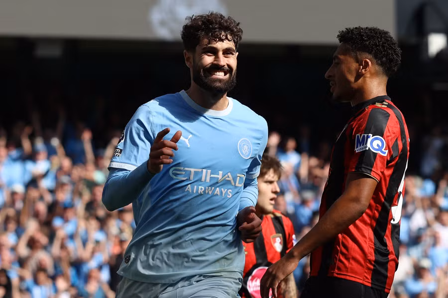 Josko Gvardiol ăn mừng bàn thắng muộn giúp Man City ngược dòng hạ Bournemouth 2-1 tại Etihad. Ảnh: AFP. man-city-1.jpg