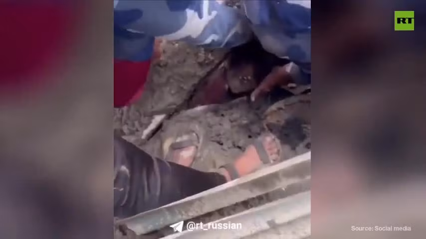 Kỳ tích bé gái 6 tuổi sống sót sau 3 ngày bị vùi trong bùn ở Nepal