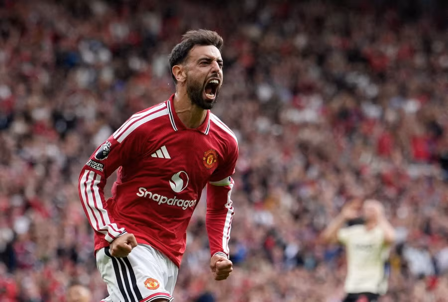 Tiền vệ Bruno Fernandes ăn mừng bàn gỡ 1-1 cho Man Utd trước Ipswich Town tại Old Trafford tối 30/8 (giờ Hà Nội). Ảnh: Reuters. man-utd-1.jpg