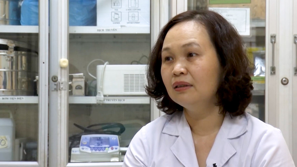 TTƯT.TS.BS Trần Thị Nguyệt Nga, Nguyên Trưởng khoa Nội Bệnh viện Hữu nghị Việt Nam - Cu Ba. Ảnh: Hồng Hạnh phu-huynh00-32-56-09still025.jpg