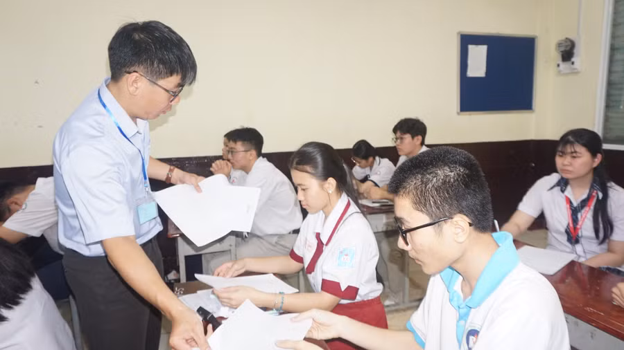Học sinh TPHCM tham gia kỳ thi học sinh giỏi lớp 12 cấp thành phố năm học 2025-2026.