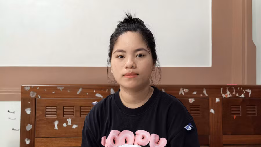 Chị Hoàng Trọng Nhân làm các thủ tục BHYT sau khi sinh thì phát hiện thẻ bảo hiểm chưa được gia hạn. 4.jpg