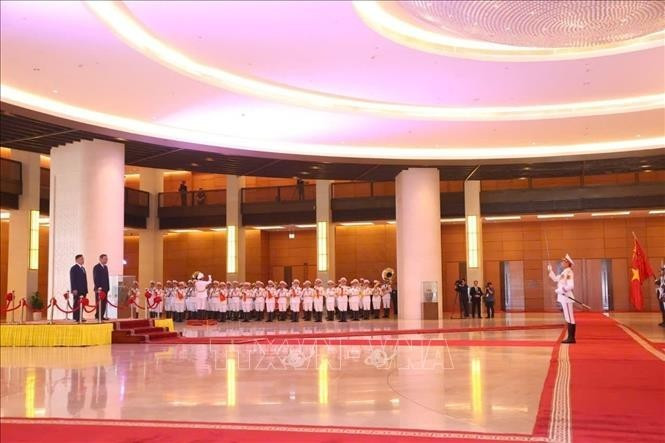 Lễ đón chính thức Nhà vua Thái Lan Maha Vajiralongkorn Phra Vajiraklaochaoyuhua và Hoàng hậu thăm cấp Nhà nước tới Việt Nam được tổ chức trọng thể tại Nhà Quốc hội (Hà Nội). Ảnh: Văn Điệp/TTXVN