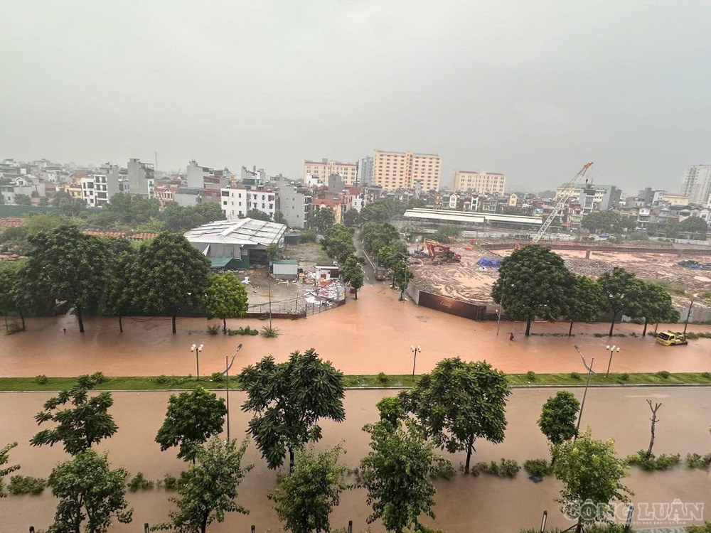 Đêm 16 và sáng 17/9, khu vực thành phố Hà Nội có mưa rất to, gây ngập úng cục bộ. clo_br_813912488-3571642739665130-7396717487680922244-n.jpg