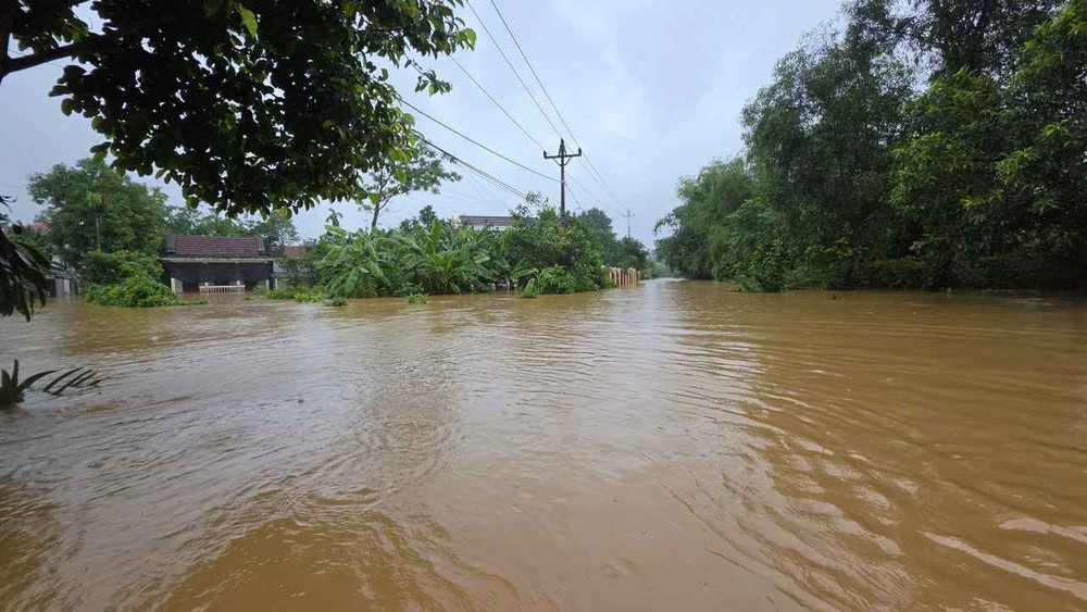 Theo dõi sát mực nước các sông ở Bắc Bộ và Thanh Hóa, sẵn sàng phương án hộ đê. Ảnh: CP photo-1789309845112-17893098456551396032203.jpg