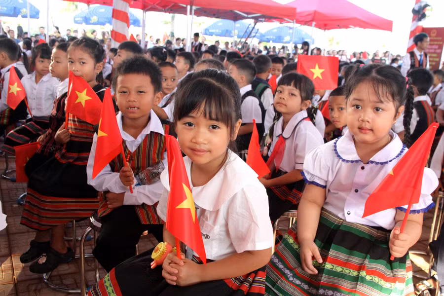 Học sinh Trường Phổ thông nội trú liên cấp Tiểu học & THCS A Lưới 3 là 1 trong 10 trường học vùng biên giới TP Huế thí điểm dạy học tiếng Lào.