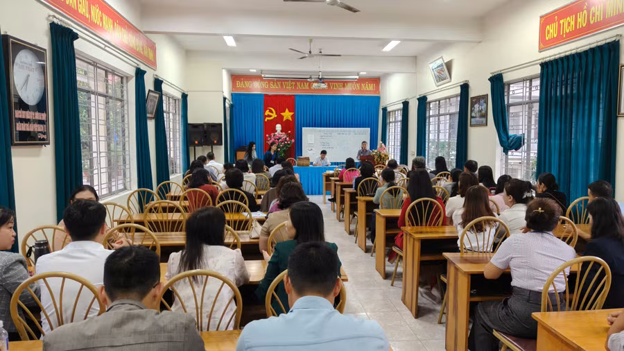 Hội đồng coi thi tổ chức phổ biến quy chế đến cán bộ, giáo viên coi thi. 2aobor0jwdynlnwsrpcssxct8fatfwcvgqpvzcom.jpg