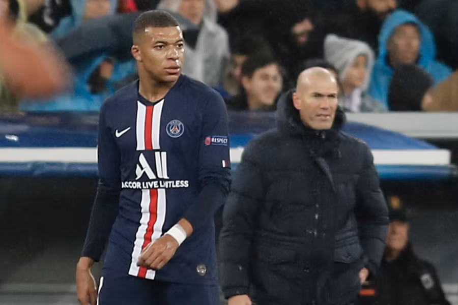 HLV Zinedine Zidane được đặt nhiều kỳ vọng khi dẫn dắt tuyển Pháp.