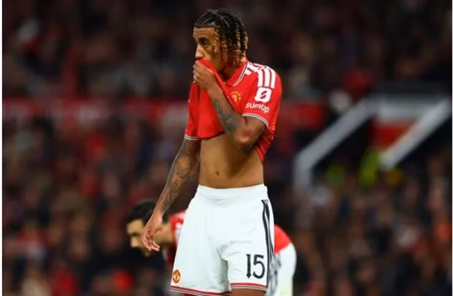 Leny Yoro nguy cơ sớm rời Man United.