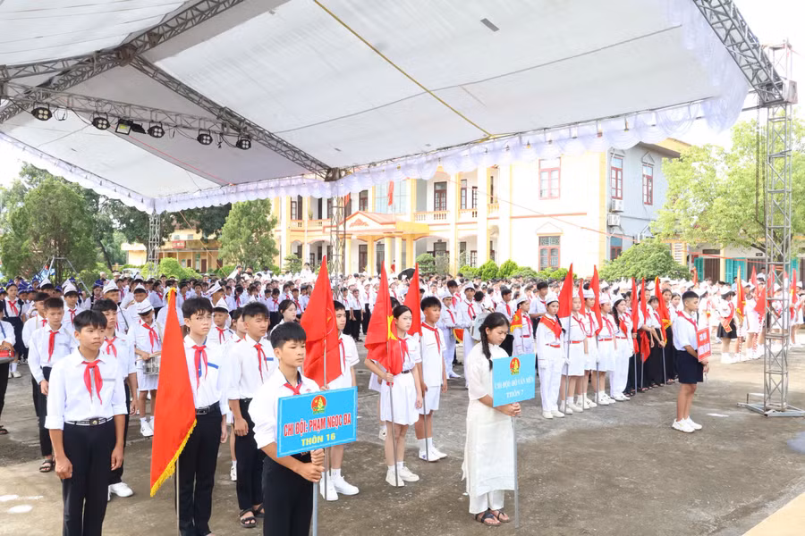 Từng Chi đội đến từ các thôn tề tựu đầy đủ tại chương trình. doi-3.jpg
