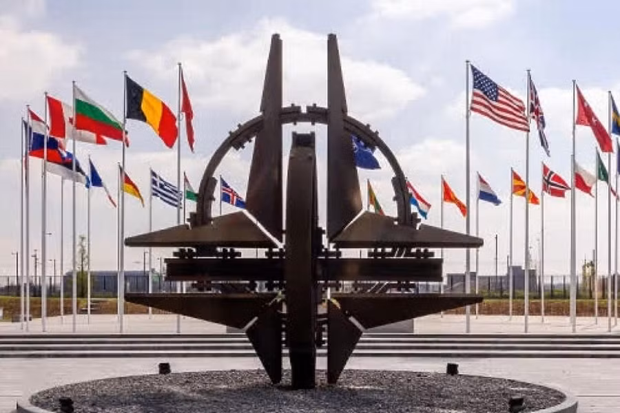 NATO khẩn cấp thực hiện 3 bước đi để tự vệ trước Nga