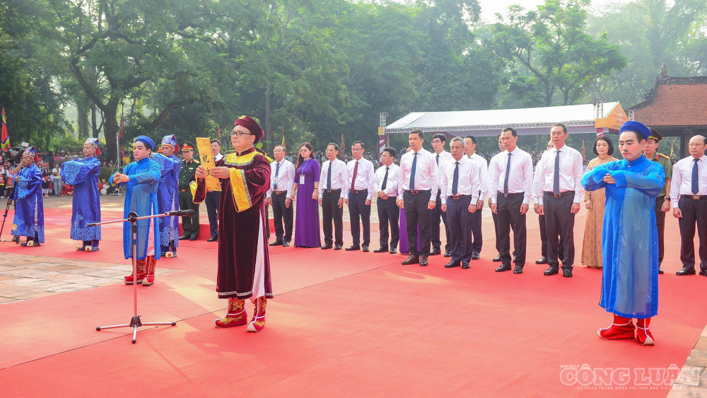 Nghi thức đọc chúc văn tấu cáo, tưởng nhớ công lao của Đức Thái Tổ Cao Hoàng đế, các vị vua, hoàng thái hậu nhà Lê, công thần và các tướng sĩ nghĩa quân Lam Sơn clo_br_1000045702.jpg