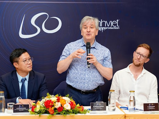 Ngài Sir Antonio Pappano, Nhạc trưởng của Dàn nhạc Giao hưởng London, chỉ huy 2 đêm diễn. 1000054205.jpg