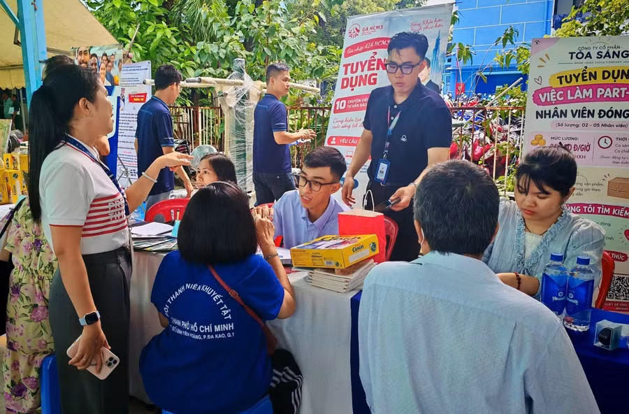 Hoạt động tư vấn tại Ngày hội việc làm dành cho Người lao động khuyết tật trên địa bàn TPHCM.
