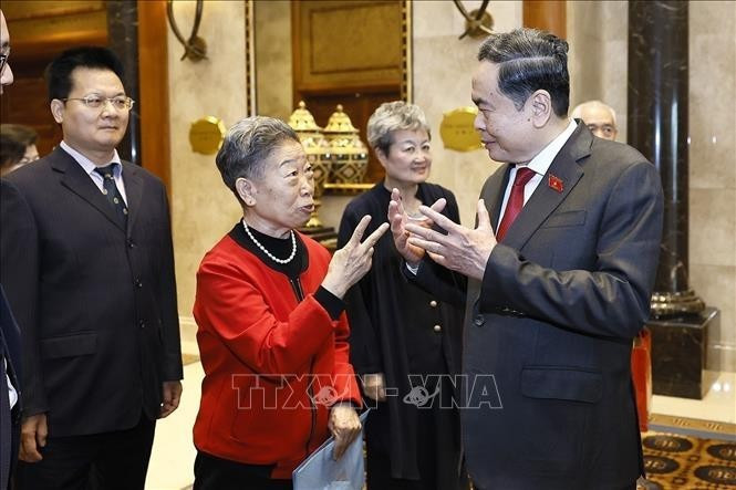 Chủ tịch Quốc hội Trần Thanh Mẫn với các nhân sĩ hữu nghị Trung Quốc. Ảnh: Doãn Tấn/TTXVN