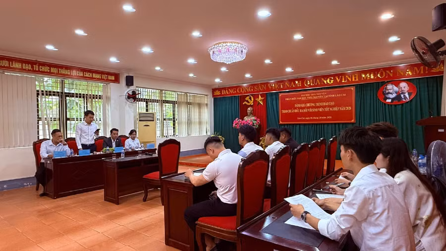 Khoa Nông nghiệp và Môi trường tổ chức đánh giá chuyên môn. lc-3.jpg
