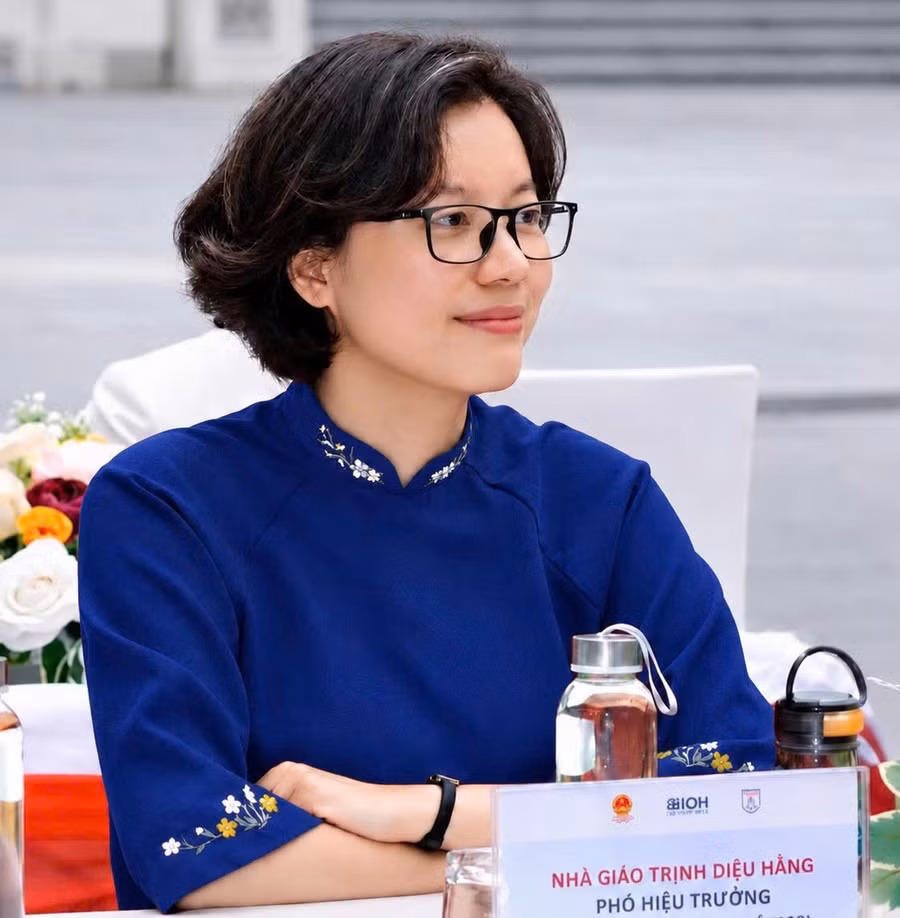 Bà Trịnh Diệu Hằng. tuyen-sinh-lop-10-4.jpg