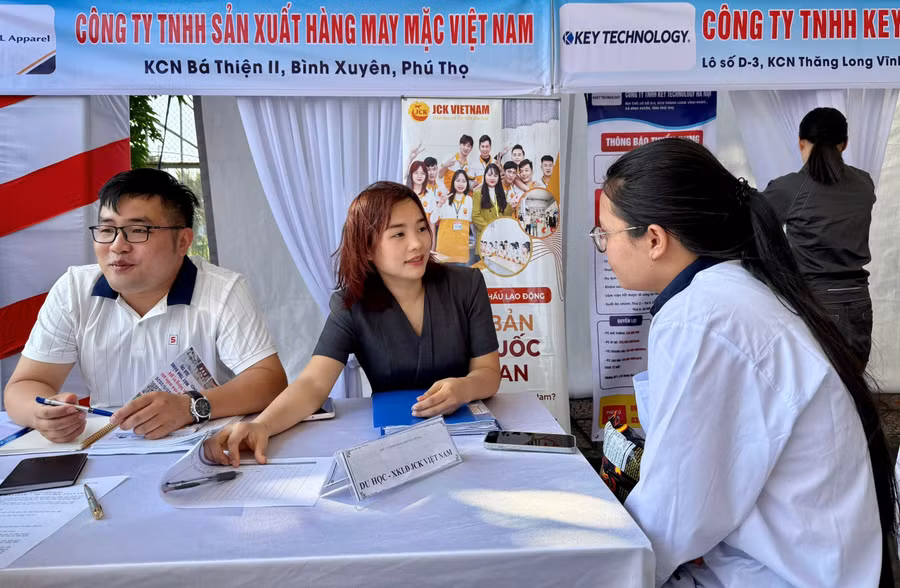 Phiên giao dịch việc làm tổ chức tại xã Vĩnh Tường, tỉnh Phú Thọ. Ảnh: UBND xã Vĩnh Tường